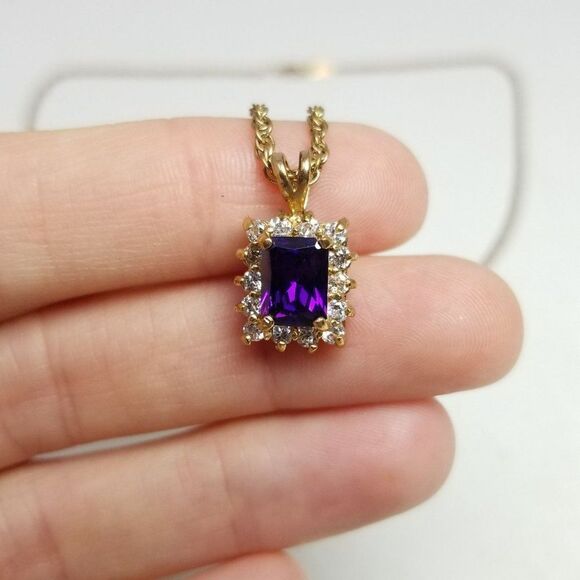 Vintage Purple Rhinestone Emerald Cut Pendant Necklace, Gold Tone Chain, Estate - Picture 4 of 6